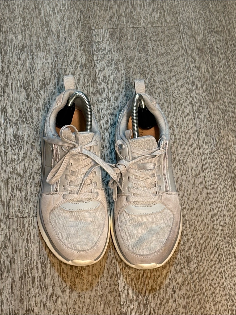 VIONIC ATHENA SNEAKERS SIZE 8